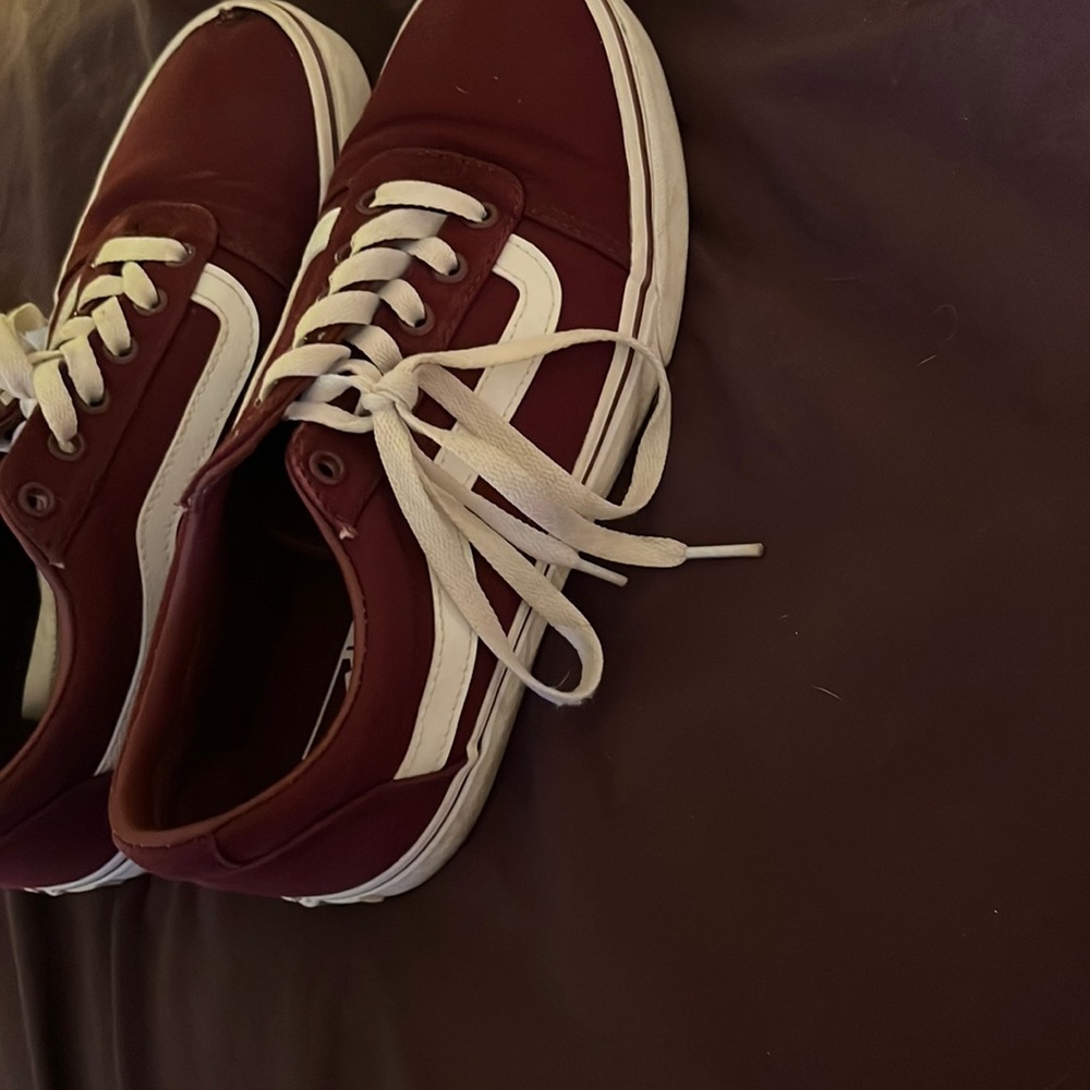 I am selling new vans size 8/5 only worn 3 times and is the color burgundy - Picture 1 of 6